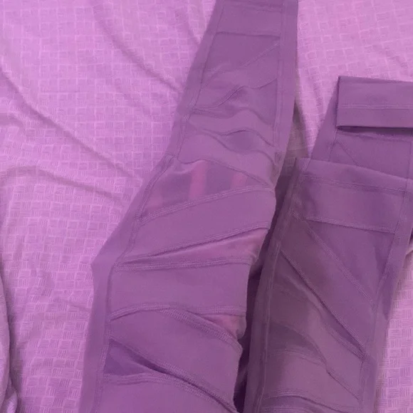 Lululemon Wunder Under Leggings - Picture 5 of 5